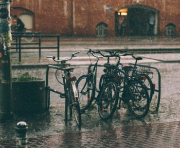 Fahrrad im Regen stehen lassen